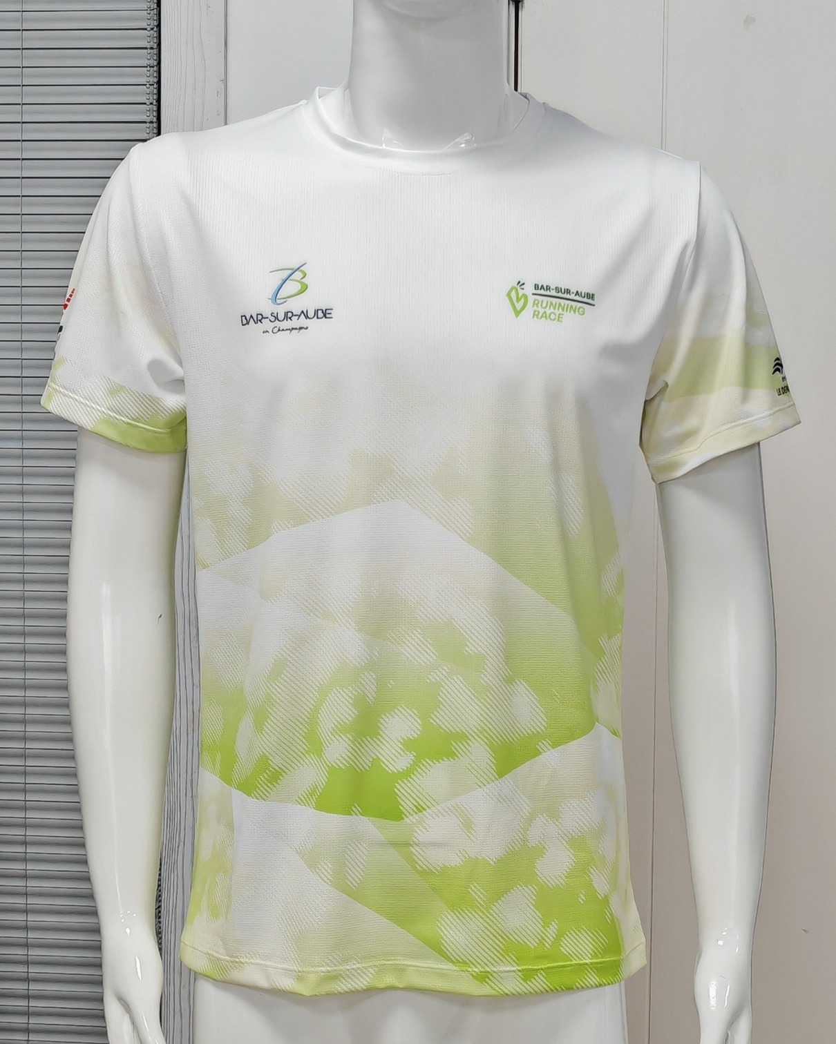 🏃🏃‍♀️ Petite surprise... Un maillot technique sera offert aux 300 premiers inscrits du Running. 

Vous aimez ? 😁

𝐈𝐧𝐟𝐨𝐬 & 𝐢𝐧𝐬𝐜𝐫𝐢𝐩𝐭𝐢𝐨𝐧𝐬 ⤵️
✍️ https://cyclo-barsuraubecheminsblancs.com

#BARSURAUBECHEMINSBLANCS #gravel #route #cyclo #Cyclosportive #granfondo #CheminsBlancs #CotedesBar #Aube #GrandEst #PierreRolland