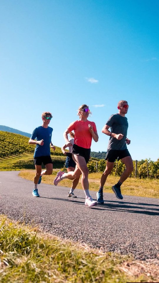 🏃‍♀️ | Running 5 ou 10 km : entre les ruelles animées, les berges paisibles de l'Aube et les premiers reliefs champenois... Le tout sublimé par les lumières dorées d’un soir d’été et l’ambiance festive de la fête de la musique.

𝐈𝐧𝐟𝐨𝐬 & 𝐢𝐧𝐬𝐜𝐫𝐢𝐩𝐭𝐢𝐨𝐧𝐬 ⤵️
✍️ https://cyclo-barsuraubecheminsblancs.com

#BARSURAUBECHEMINSBLANCS #gravel #route #cyclo #Cyclosportive granfondo CheminsBlancs CotedesBar Aube GrandEst PierreRolland